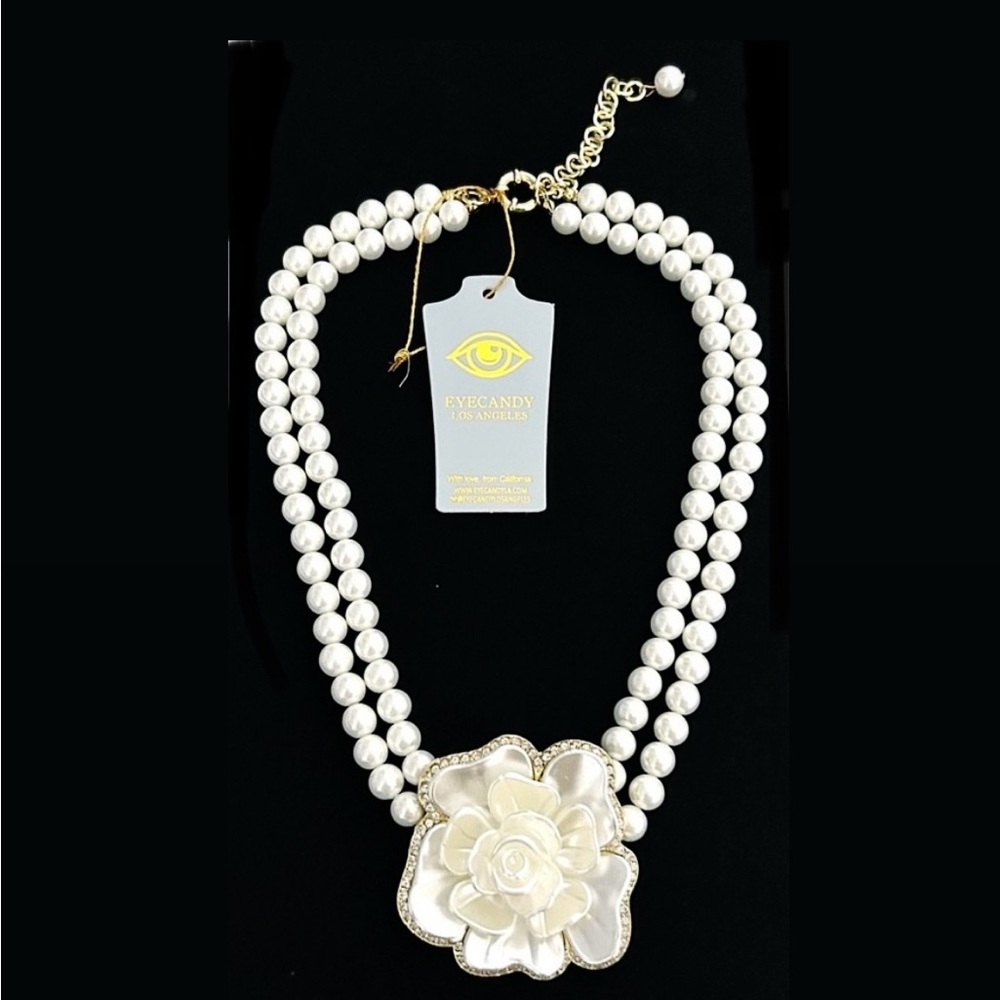 NWT ⚜️🤍⚜️ Eye Candy Gorgeous Mother of Pearl Rose two strand Statement - Picture 4 of 9